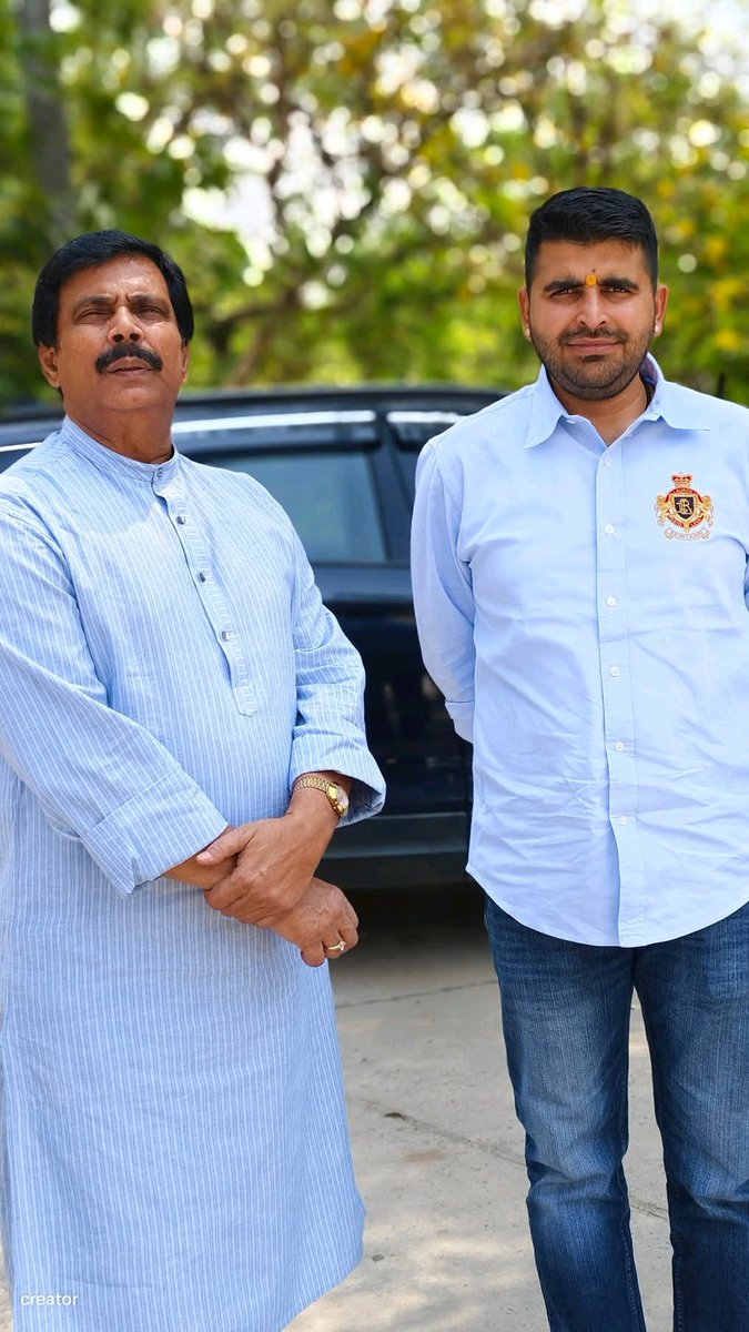thethakurforce's tweet photo. 23 अप्रैल 2025 को बाबू वीर कुंवर सिंह विजयोत्सव पर पुर्णिया में आहूत "विराट क्षत्रिय सम्मेलन" की रूप- रेखा पर गहन विमर्श करते पूर्व सांसद श्री आनंद मोहन, सांसद श्रीमती लवली आनंद और शिव विधायक श्री रविंद्र सिंह भाटी। @FriendsofAnand5 https://t.co/rtJDwO4TkI