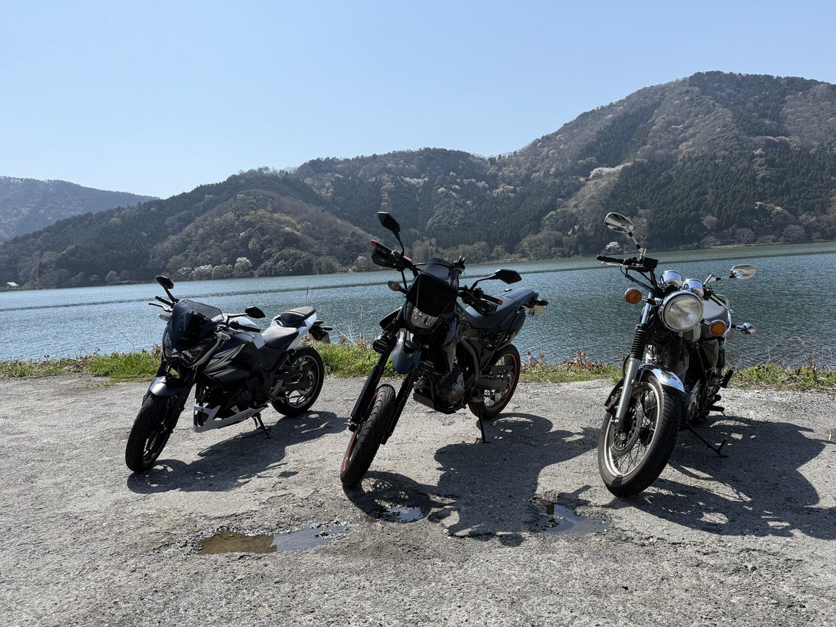 donchanwontv's tweet photo. 会社の後輩達を連れて
久しぶりのツーリング🏍
琵琶湖1周してきました😇
早く二輪指導員になってくれますように🙏 https://t.co/EYpDUiZo9H