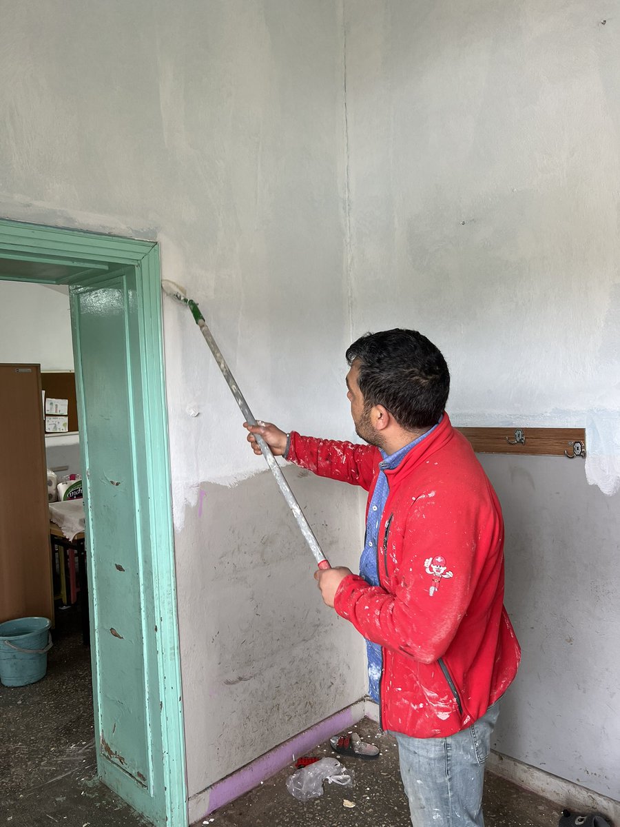 Özel Kalem Müdürlüğü olarak, tarafımıza iletilen talepler doğrultusunda kırsal bölgelerdeki eğitim kurumlarına yönelik destek çalışmalarımıza devam etmekteyiz. Başkanımız <a href="/bucakalimurat82/">Ali Murat Bucak</a>’ın talimatları bir köy okulumuzda ihtiyaç duyulan boya ve onarım işleri tamamlanmıştır.