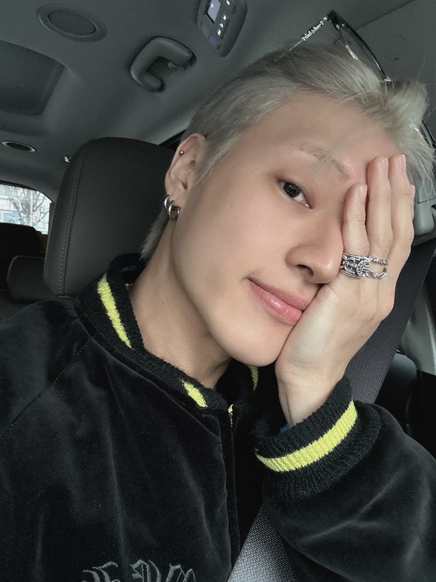 oh 2023 Beth… 

HAPPY FUCKINF BIRTHDAY TO MEEEEEE 
JUNGWOOYOUNG THE MAN YOU ARE!!!! 
BEST BIRTHDAY PRESENT TO WAKE UP TO!!!!! 🙂‍↕️🙂‍↕️🥳
ON MY BIRTHDAY OF ALL DAYS!!!???HE GOES BACK TO BLONDE- IM SCREECHINF