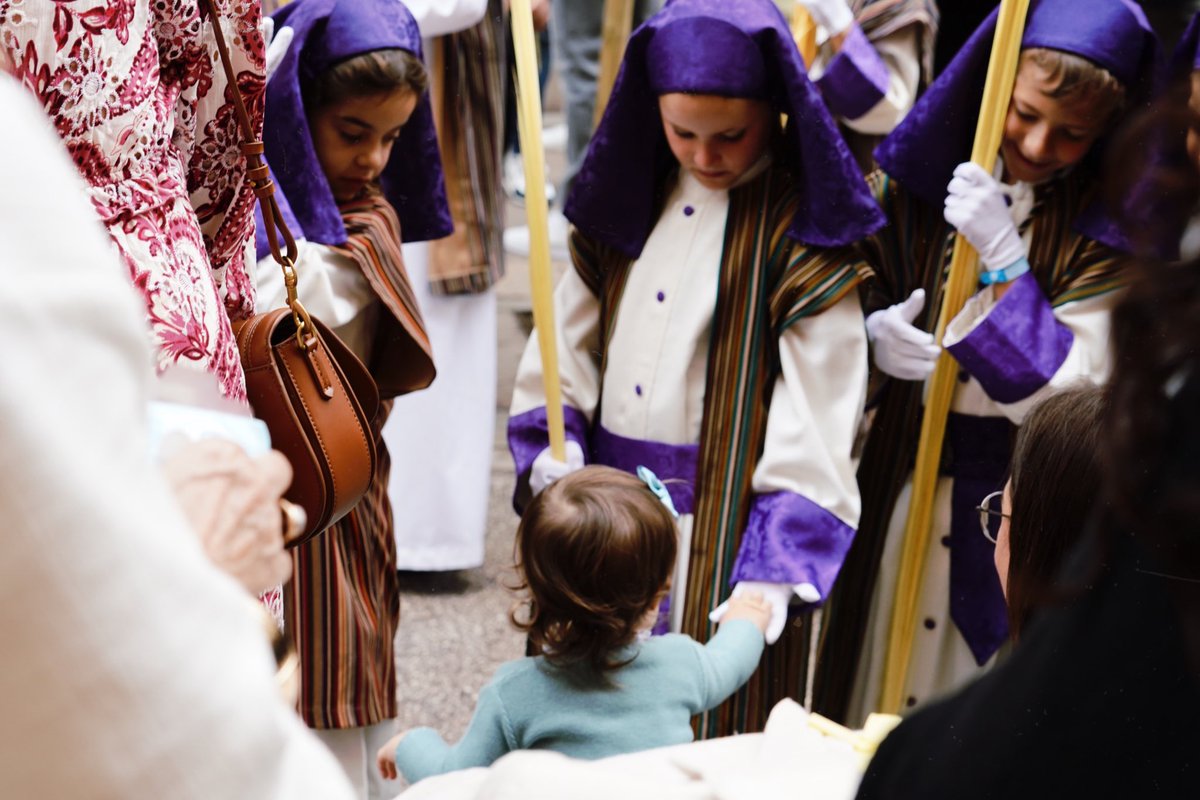 Entre palmas y sonrisas.

<a href="/pollinicamalaga/">Cofradía Pollinica</a> 

#CofradíasMLG