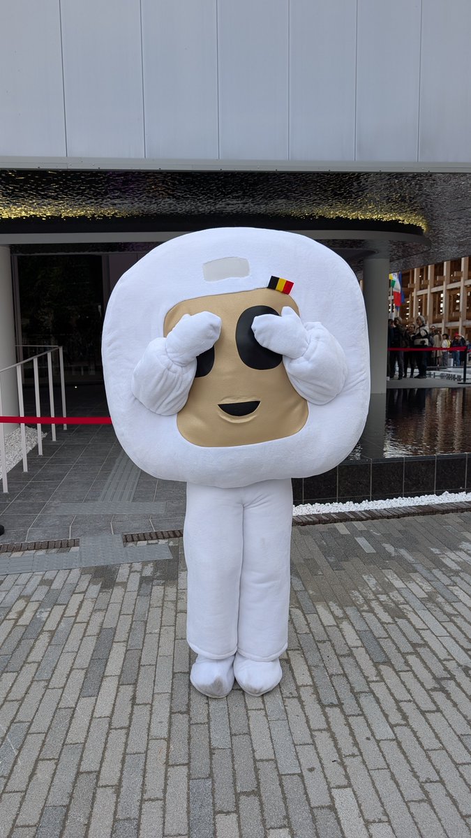 ベルギー館のキャラクター、ベルベルにも会うことができました。 帰る
