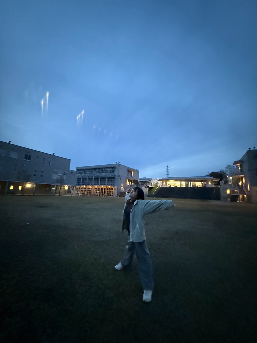 sak_copa's tweet photo. 春生まれどうしなので毎年誕生日を祝い合っています。
この前滞在時間10分ぐらいですが母校感じてきました。
元気です。 https://t.co/rJnRW41zDz