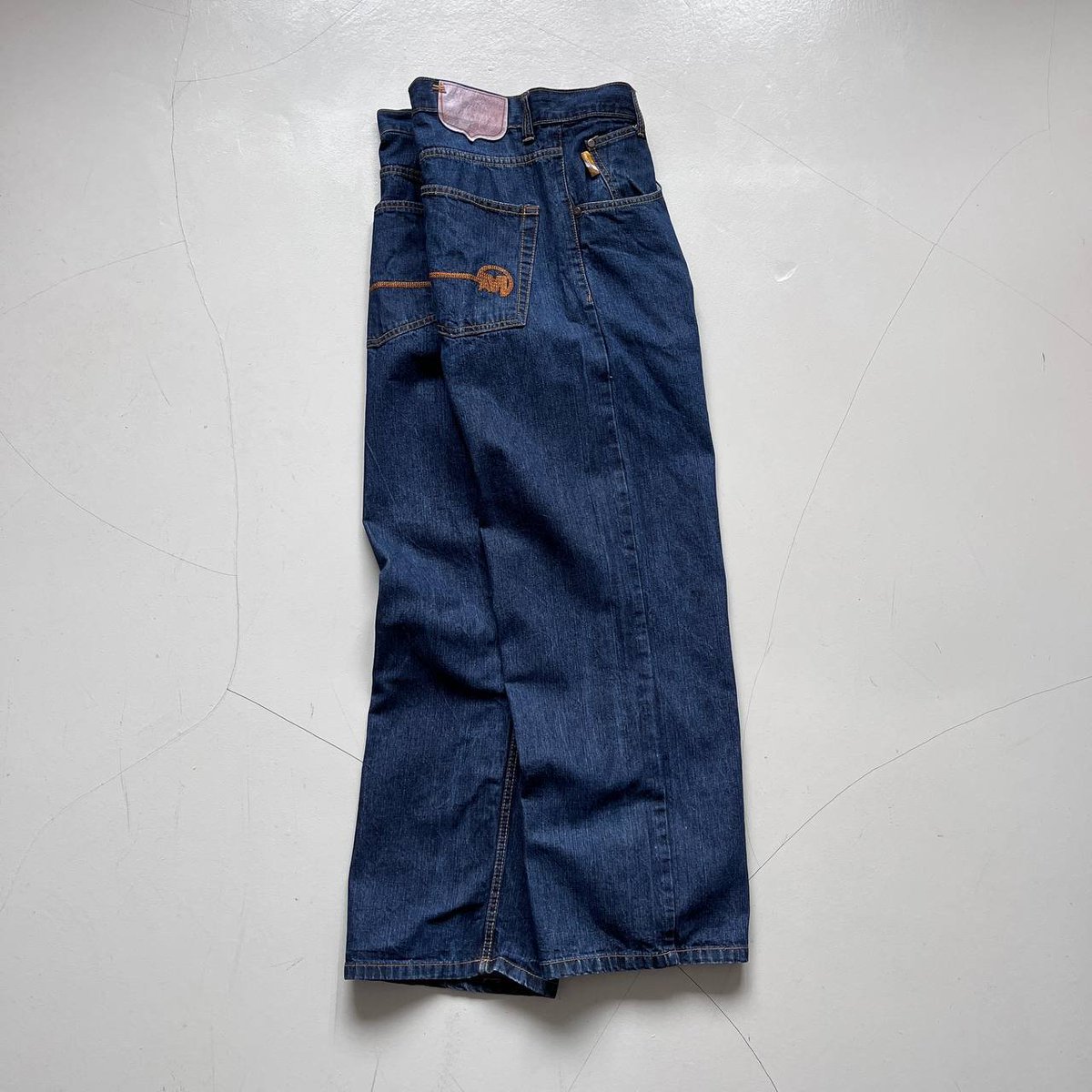 Mecca USA jeans👖

Very wide jeans from a rap brand from the early 00s, overall in excellent condition, back emblem crumbled from time 

Size W38 L32, will fit XL

See link in profile for price