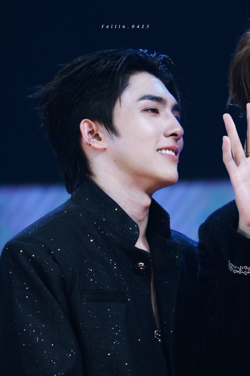 JustFallin tweet media