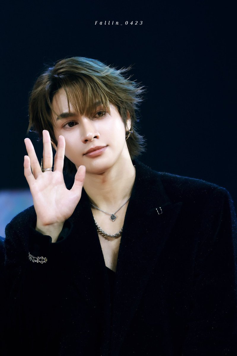 JustFallin tweet media