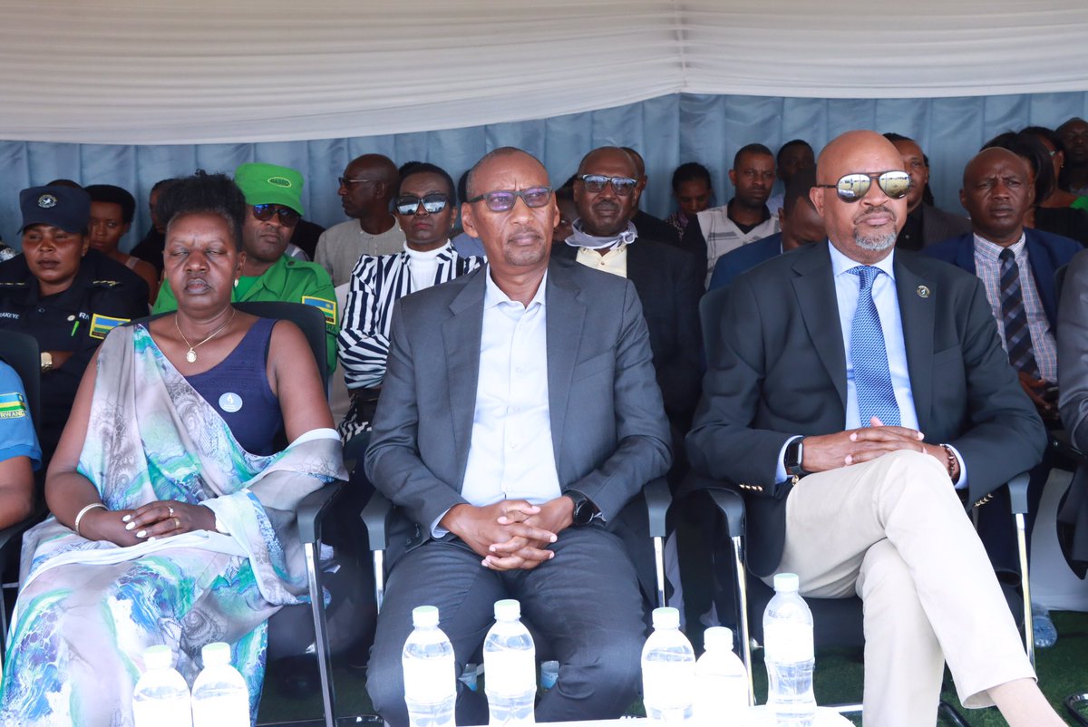 Bugesera District (@bugeseradistr) on Twitter photo #Kwibuka31 Jenoside yakorewe Abatutsi biciwe ku musozi wa Rebero, byabimburiwe no gutura indabo imibiri y’abishwe muri Jenoside ishyinguye mu Rwibutso rwa Nyamata.
Hon.Senateri <a href="/MukabalisaD/">Mukabalisa Donatille</a>, Intumwa za Rubanda, Vice Mayor <a href="/umwalia9/">UMWALI Angelique</a>, abihayimana,n’abandi, bitabiriye iki gikorwa. #Kwibuka31 Jenoside yakorewe Abatutsi biciwe ku musozi wa Rebero, byabimburiwe no gutura indabo imibiri y’abishwe muri Jenoside ishyinguye mu Rwibutso rwa Nyamata.
Hon.Senateri <a href="/MukabalisaD/">Mukabalisa Donatille</a>, Intumwa za Rubanda, Vice Mayor <a href="/umwalia9/">UMWALI Angelique</a>, abihayimana,n’abandi, bitabiriye iki gikorwa.