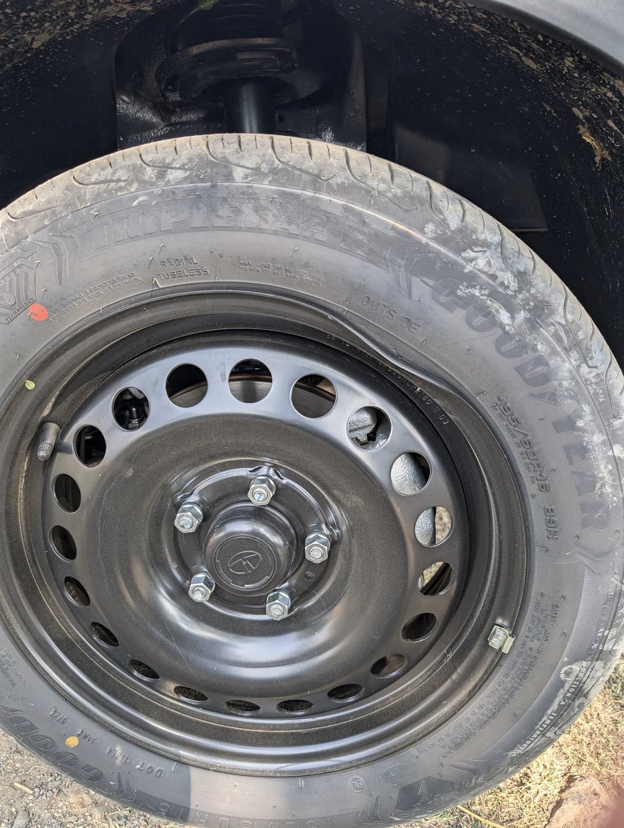 MahirKorat's tweet photo. Worst quality of tyre of Tata nexon cng 
Rim plate is bended total 3 times in different tyres. 1st time it was bended on delivery date(November  2024)then January month and then yesterday https://t.co/I95vDUtSPw