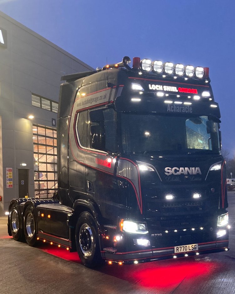 Our Account Manager, Scott, recently had the pleasure of handing over this Scania R 770 V8 to Andrew Cameron and the team at Loch Shiel Garage in Acharacle, Argyle. (1/2)

#ScaniaR770 #ScaniaV8