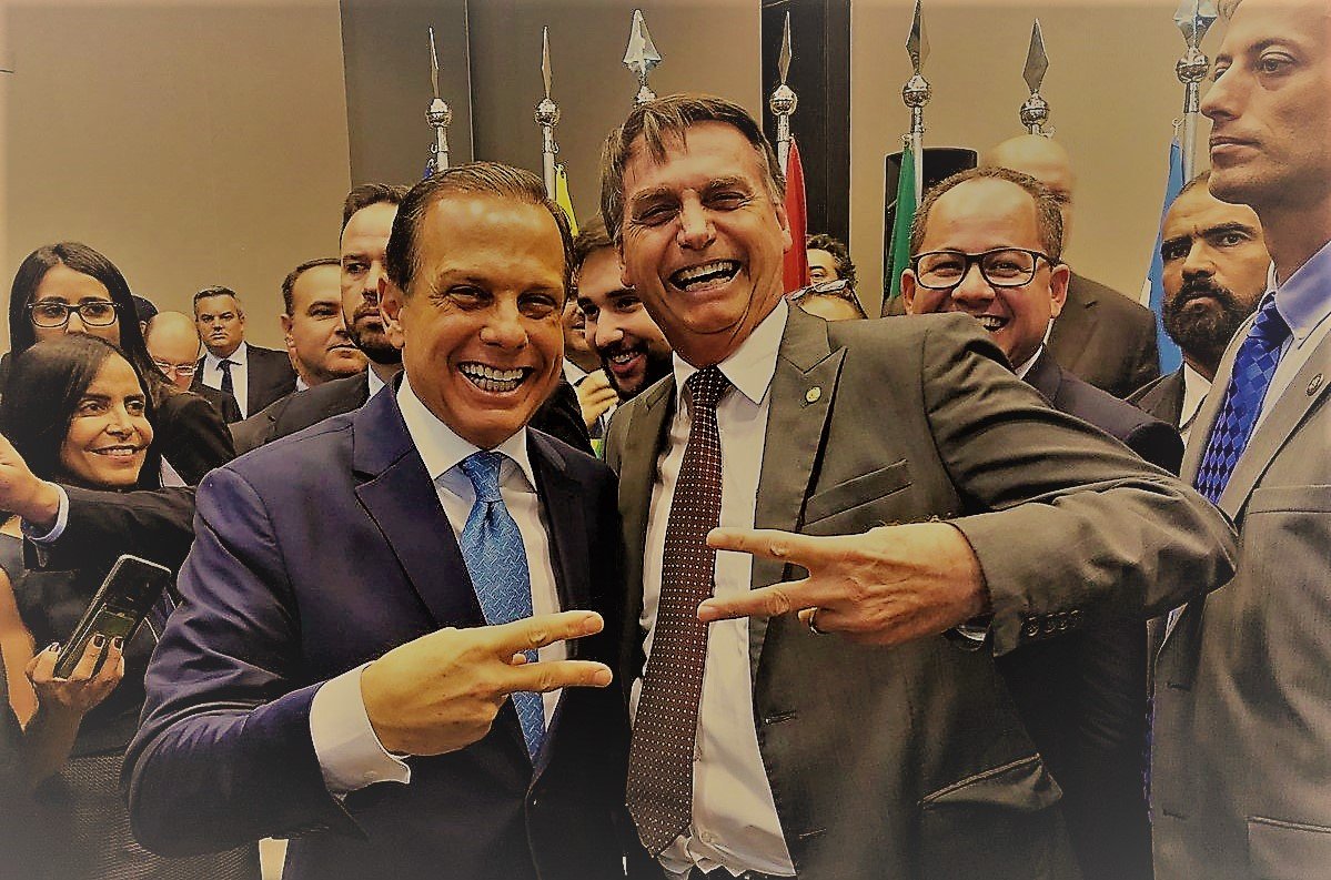 CeliaNacarato's tweet photo. @guilherme_amado Mas fica menor o TRAIDOR. Esse golpista se elegeu governador de SP, nas costas do Presidente BOLSONARO e depois o traiu. Apoiou Lula. Agora q o semi analfabeto corrupto, ao qual Doria se curvou, está em baixa ele vem pedir desculpas? #ForaDoria https://t.co/fHCYT1oBKp