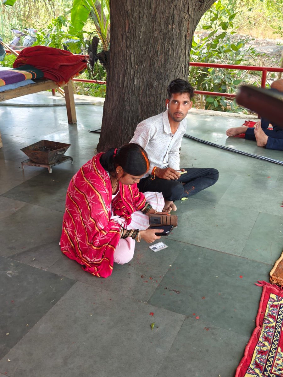 Mrsinha's tweet photo. Lucknow: A boy reached a temple to marry a Hindu girl. He carried an Aadhar card with a Hindu name, Manas, but the temple priest grew suspicious.

After investigation, it was revealed that his real name is Md Raees. The police have arrested him.

Love Jihad is a myth, really?? https://t.co/podyIqTTjn