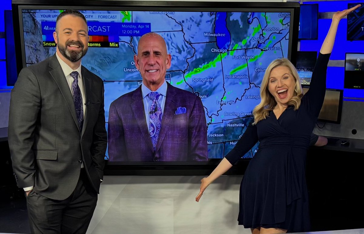 LindsayShively's tweet photo. GOOOOD MORNING GARY! Aw so great to see Gary Lezak! 🥹❤️ @glezak is  back with us on our @KSHB41 morning show 4:30a-8am while Lindsey Anderson is home with her sweet new baby! 💕 Love &amp; miss you @lnanderson ! See you all on TV! https://t.co/RUtGYwhO4a