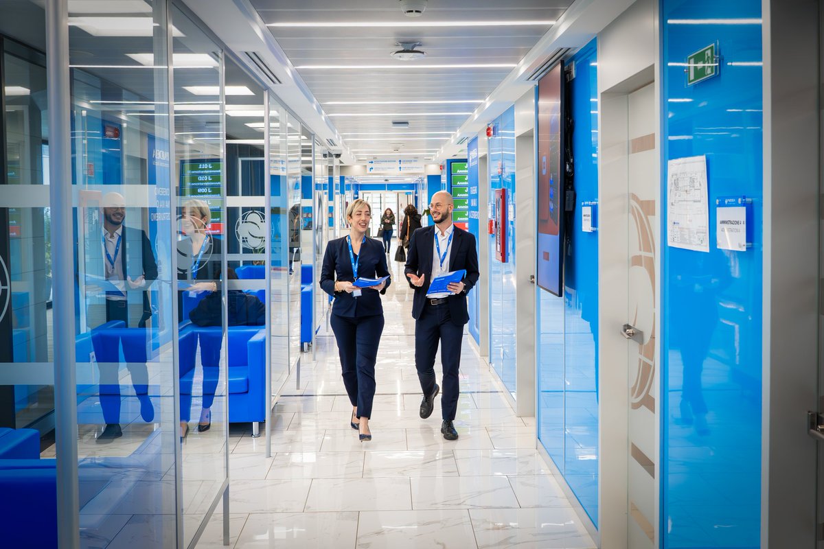 Oggi vi portiamo nel cuore del reparto ricoveri di Paideia International Hospital per farvi conoscere il team che accoglie ogni paziente con competenza, gentilezza e dedizione

Il loro lavoro è fondamentale: organizzano, accompagnano e rendono ogni ricovero più semplice e sereno.