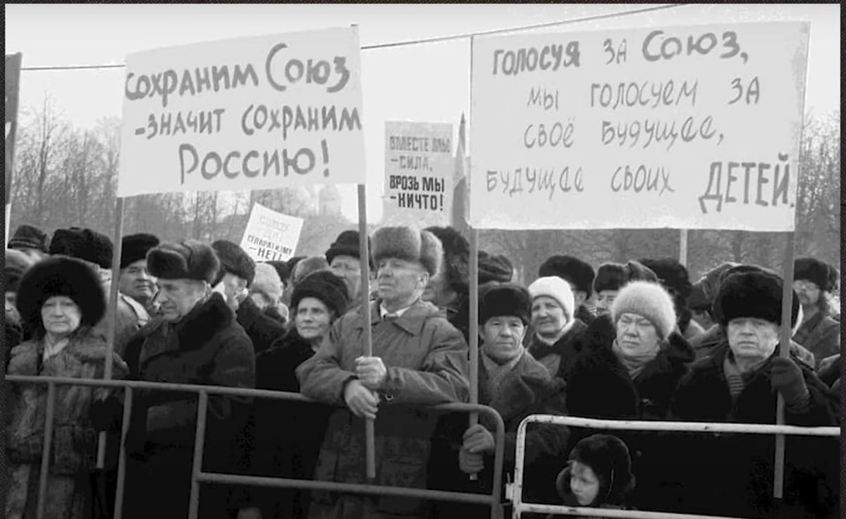 Посмотрел ролик <a href="/kolezev/">Dmitry Kolezev</a> о распаде ссср и задел этот кадр.. ведь на рубеже того времени тоже боялись что с распадом СССР, Россия (как и другие республики) исчезнут .. но спустя годы турбулентности все жили и развивались. Не надо боятся распада России и отпустите всех без крови