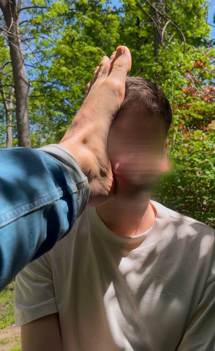 When a whore-slave taste my foot in retiro park in Madrid, at public. My feet is bigger than his face.