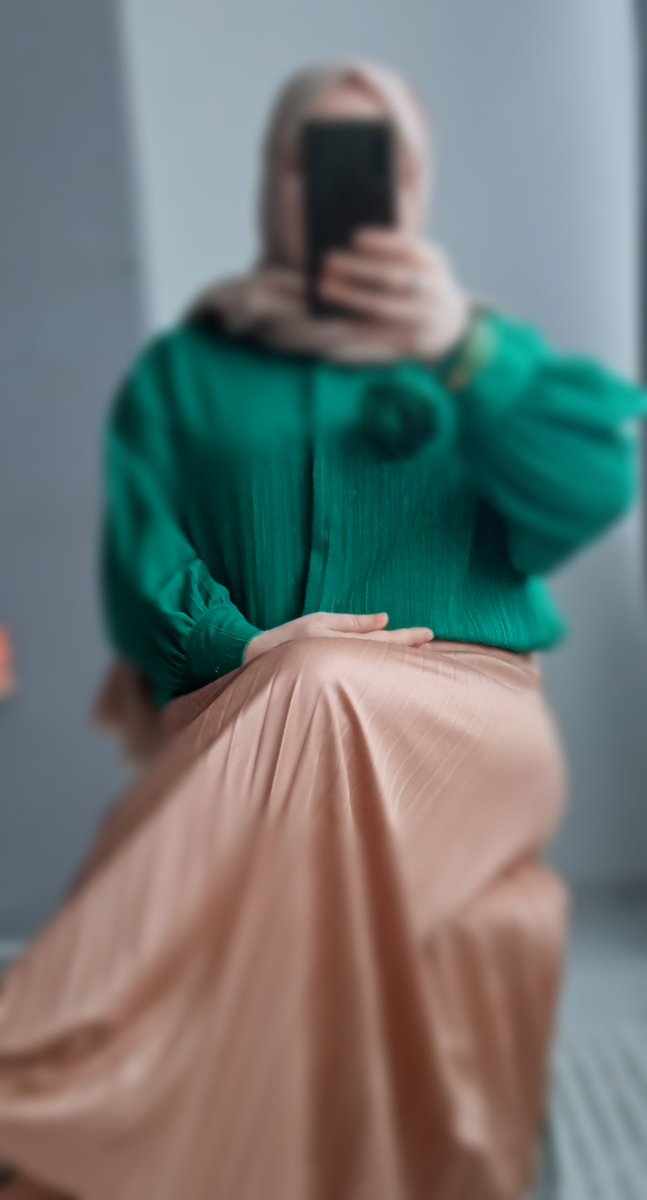 Yeşilin her renge uyumu güzel giyinmek zerafettir