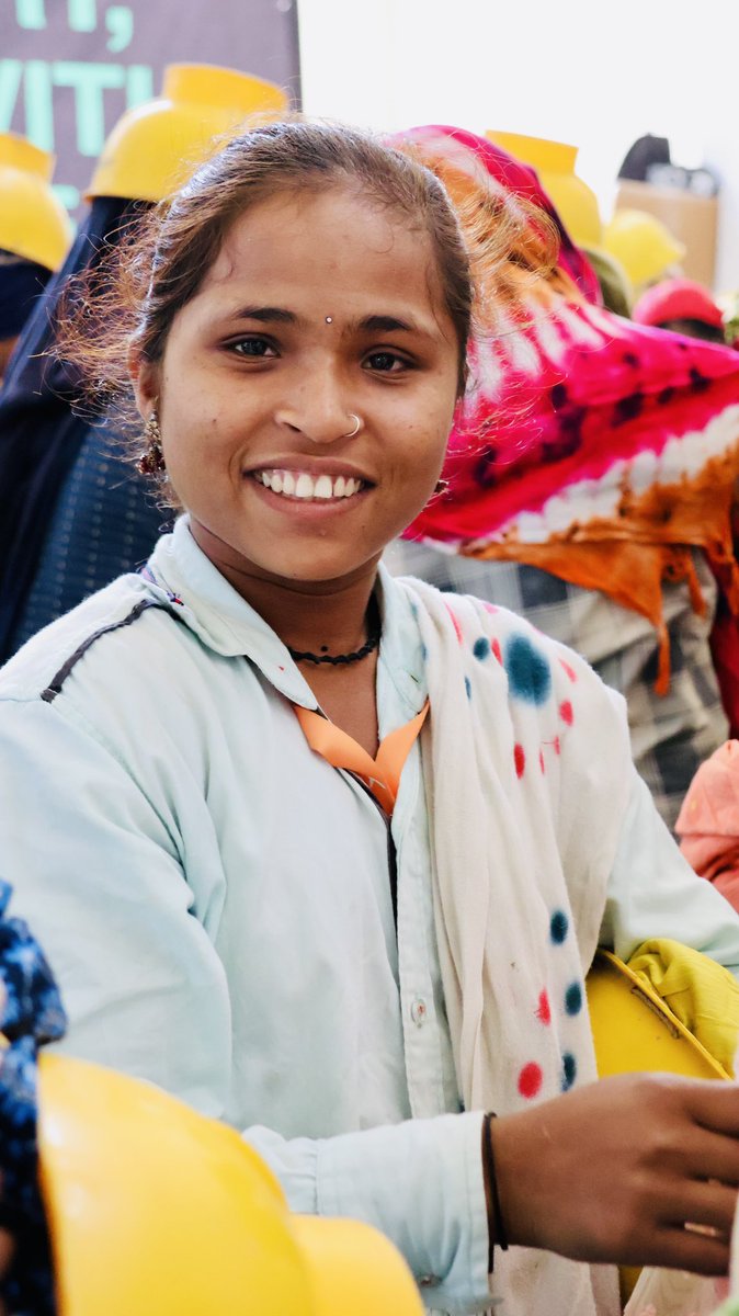 AetherInd's tweet photo. 12.04.25 - hosted a giveaway drive, gifting clothes &amp; more to 600+ workers at Aether! Ms. Purnima Desai thanked them for our success. Thanks to @surat_kapda_bank, @studio_essteam, @amalgus_designbuild, @artobliquedesign, &amp; more for making it happen! just the start! #AetherInd https://t.co/3OXI70Ca5b