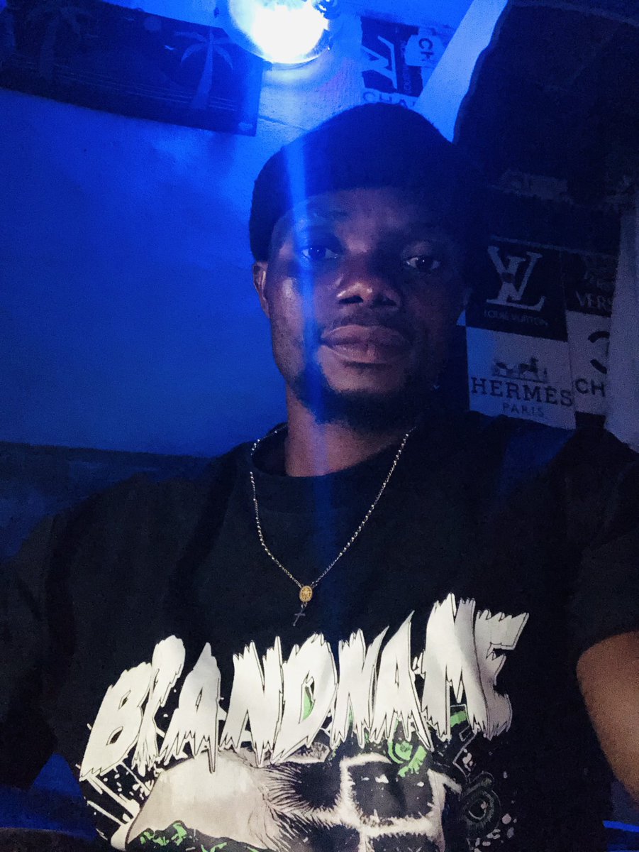 TrineOffizial's tweet photo. Na who life favor no go know say life hard ….. https://t.co/T5mtiWvqtH
