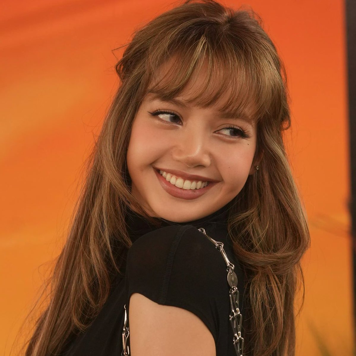 resouxce's tweet photo. THAICONIC LISA COACHELLA 
#LISACHELLA #LISA #Coachella2025 https://t.co/n9OBToRjVa