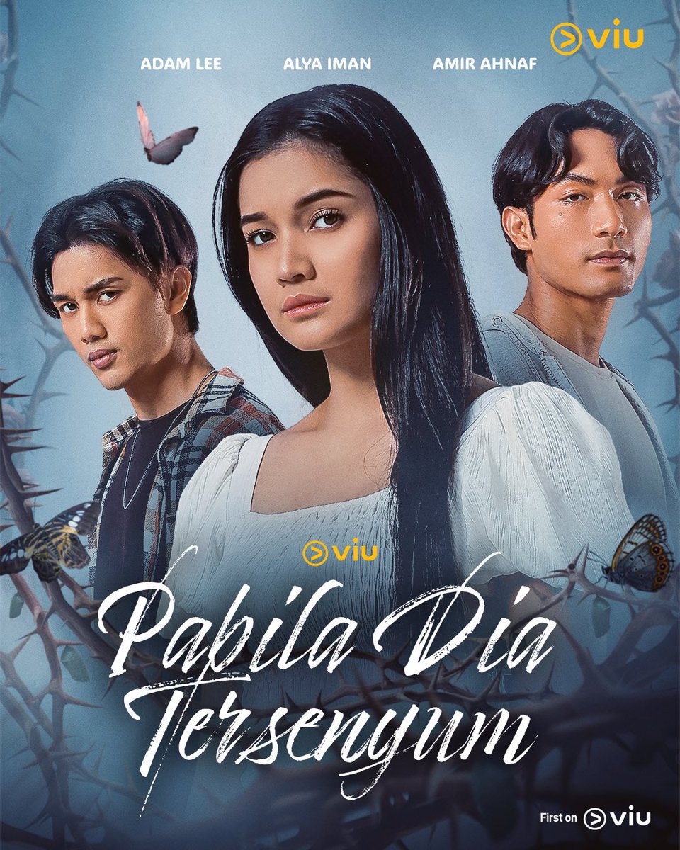 ViuMalaysia's tweet photo. [Poster Rasmi] 𝑷𝒂𝒃𝒊𝒍𝒂 𝑫𝒊𝒂 𝑻𝒆𝒓𝒔𝒆𝒏𝒚𝒖𝒎 

Akan Datang | 24 April 2025 

#PabilaDiaTersenyum #ViuMalaysia

📹 #AmirAhnaf #AlyaIman #AdamLee

🎥[Pengarah] #FerozKader 
🎬[Penerbit] #AdilaRamly 
🎬 [Terbitan]#GlobalStation 
🎙️[OST] #Jahat #WanyHasrita https://t.co/v7xd6VxbRa
