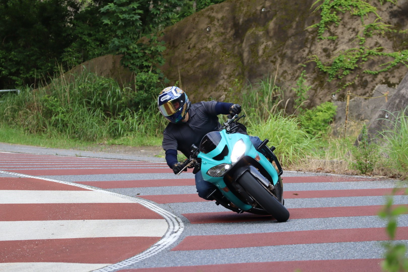 元漆色の凡人 (@rurirurizx10r) / X