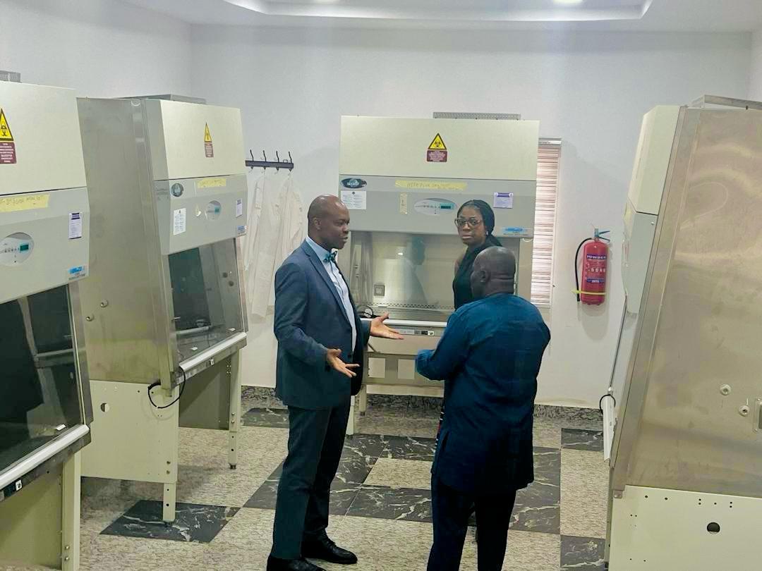 bloompubhealth's tweet photo. đ¤@bloompubhealth visited @MedLabNigeria in Abuja recently to advance the MoU on establishing the National Biosafety Training Centre.
Key focus: a certified Biosafety Cabinet Training Centre meeting global standards â boosting lab safety & preparedness.
#LabSystems #Biosafety https://t.co/iVfNXWwTFK