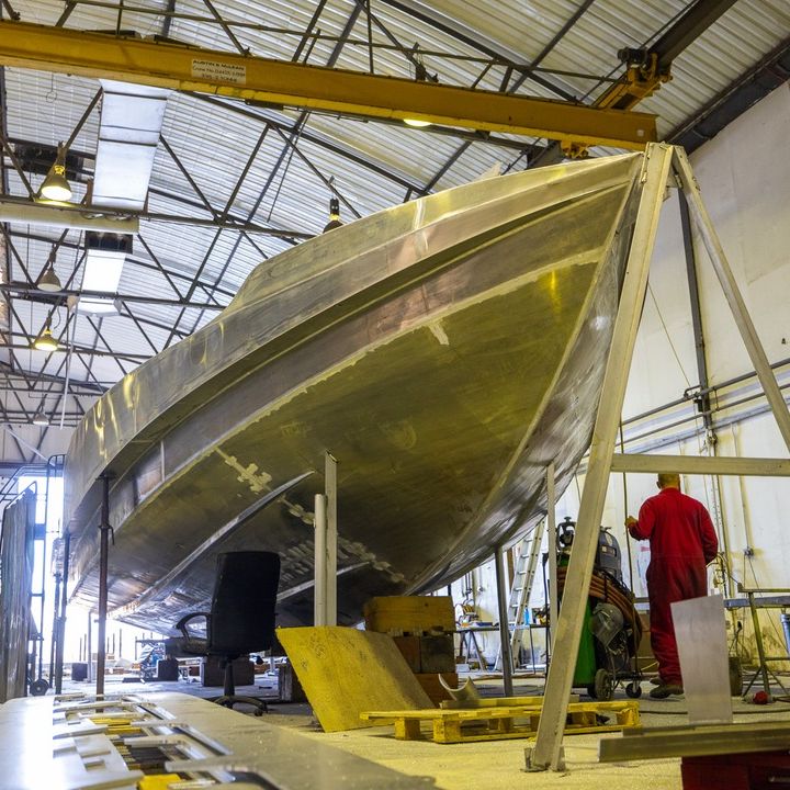 diversemarine's tweet photo. Rocket Rebel - built for speed and style!
This high-performance aluminium speedboat is engineered to thrill but designed to look just like fibreglass.
A perfect blend of strength, agility and sleek aesthetics!
#DiverseMarine #Technology #Craftsmanship #Workboats #Innovation https://t.co/YZLRYjiqrR