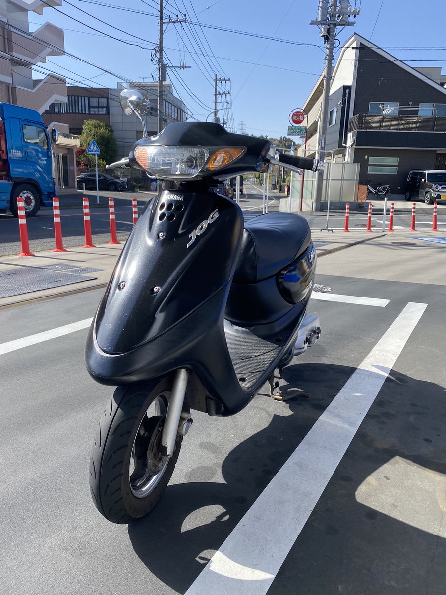 TKSM_63's tweet photo. キレイになってきたのでお披露目！JOG！
写真だといい感じにカモフラされてるけど、実際に見るとダイソーの缶スプレーの塗装跡やばいからあんまり見ないでくれ

#2スト #SA12J https://t.co/TQsxe9F9KP
