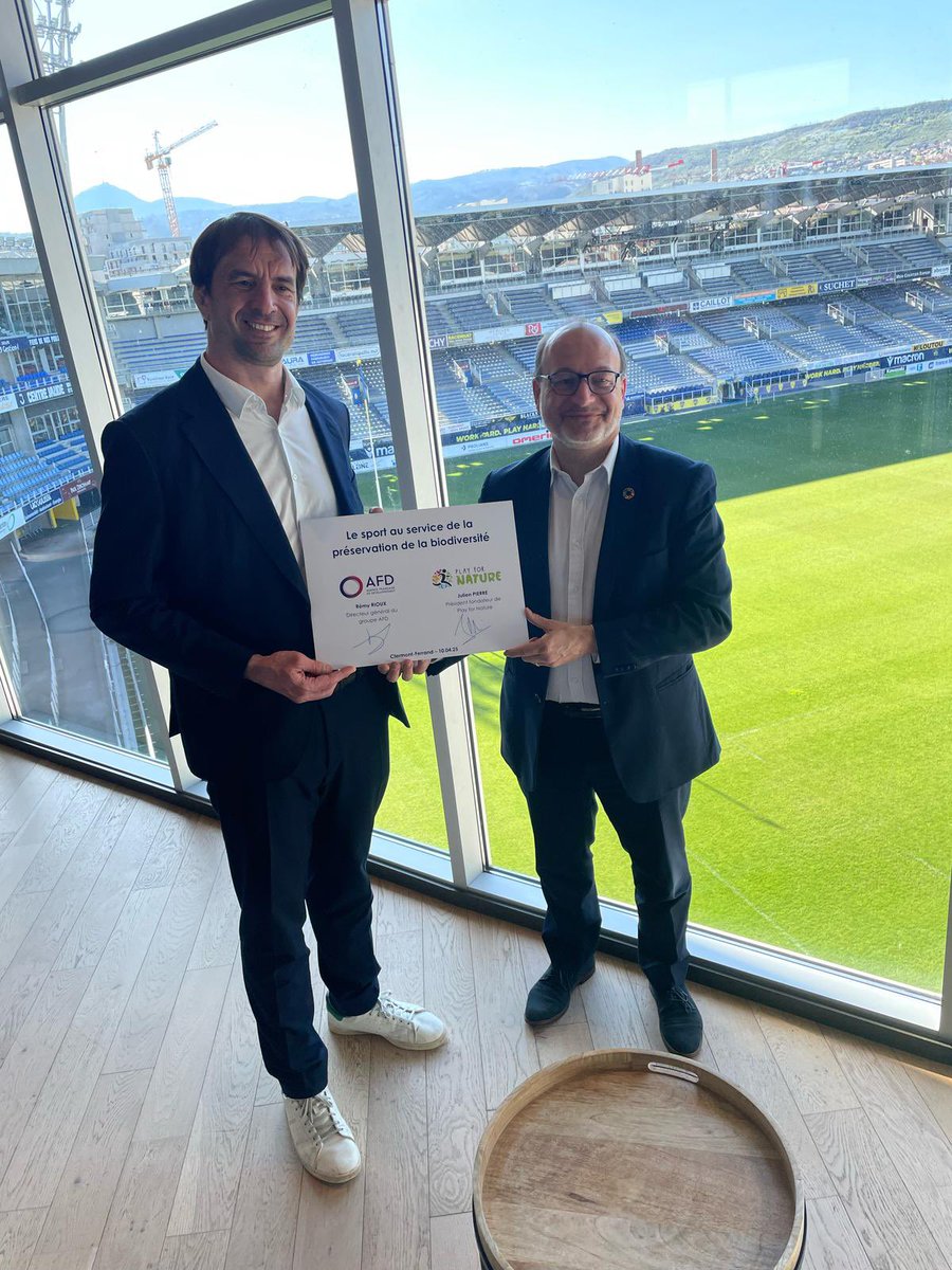 🤝 Une signature hautement symbolique !

Sceller ce partenariat entre l’<a href="/AFD_France/">Agence Française de #Développement (AFD) 🇫🇷 🇪🇺</a> &amp; <a href="/play_for_nature/">Play for Nature</a> à l’<a href="/ASMOfficiel/">ASM Rugby</a> représente pour moi bien plus qu’un simple accord.

Notre vision faire du sport un accélérateur de la transition écologique, au service des ODD.

#partenariat