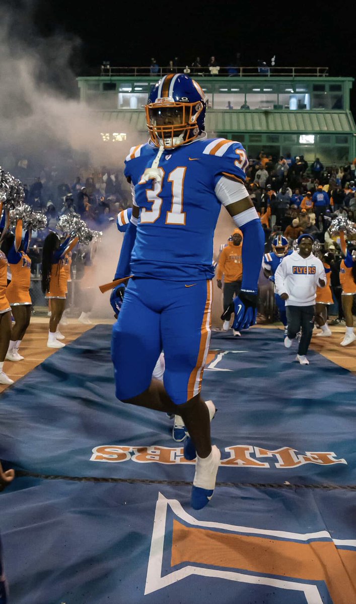 UI Zone (@recruit2illini) on Twitter photo 2️⃣0️⃣2️⃣7️⃣ LB <a href="/d1b_Phil/">Phillip “ Beast “ White</a> of <a href="/Football_Flyers/">Esl FlyersFootball</a> will visit Illinois today. 2️⃣0️⃣2️⃣7️⃣ LB <a href="/d1b_Phil/">Phillip “ Beast “ White</a> of <a href="/Football_Flyers/">Esl FlyersFootball</a> will visit Illinois today.