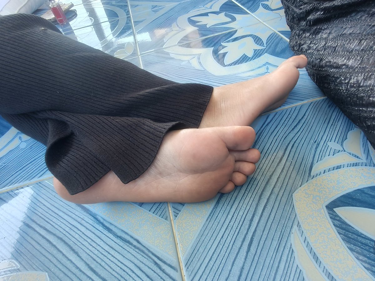 BBruok_09's tweet photo. งานแอบถ่ายจากทางบ้าน🤤💦
#เงี่ยน
#ทาสเท้า
#จากทางบ้าน https://t.co/mdiUdaHvVD