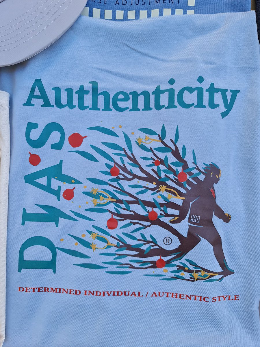 Branches coming out of us as we perform the many journeys life makes us walk into. In some, we see flowers blossom. In others, we give the fruits these adventure need to be remembered. Being authentic makes wordy of our D.I.A.S.
#graphictee #authenticity #tshirt  #losdias
