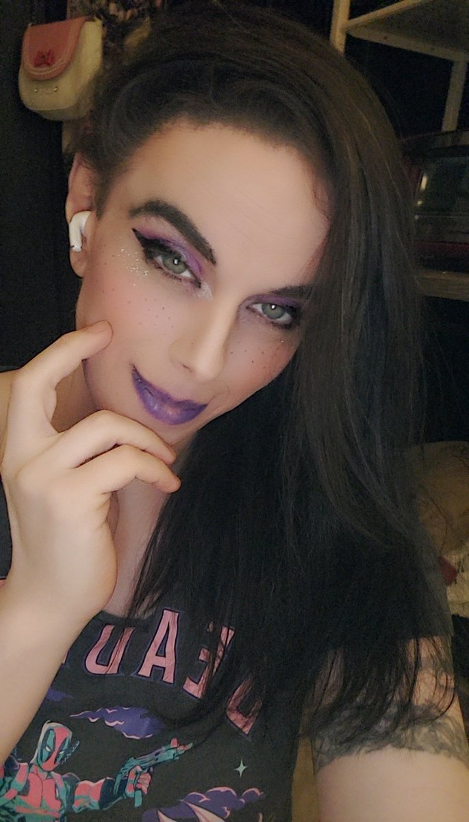 Just_HerProblem's tweet image. I'm late to the party but what else is new? If I showed up on time ppl might start expecting me to do things around here. Enjoy your #spoptwtselfieday