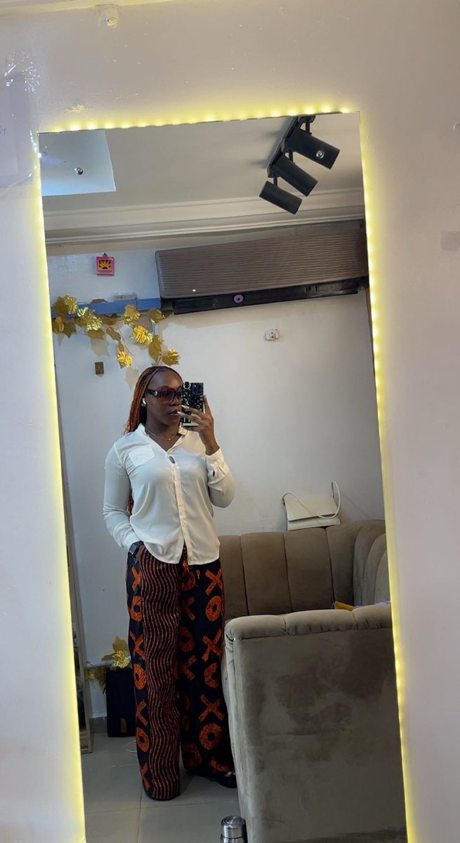 ms_juwwie's tweet photo. Decided to match my pants with my hair today 🧡 https://t.co/MGCiGpUADX