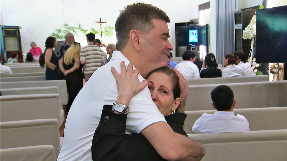 ABSCBNNews's tweet image. "She died in her sleep, which I'm very thankful for, because hindi na siya nahirapan."
 
Ito ang pagbabahagi ng magkapatid na sina Jackie Lou Blanco at Ramon Christopher Gutierrez tungkol sa pamamayapa ng kanilang ina na si Pilita Corrales, ang tinaguriang Asia's Queen of Songs.…