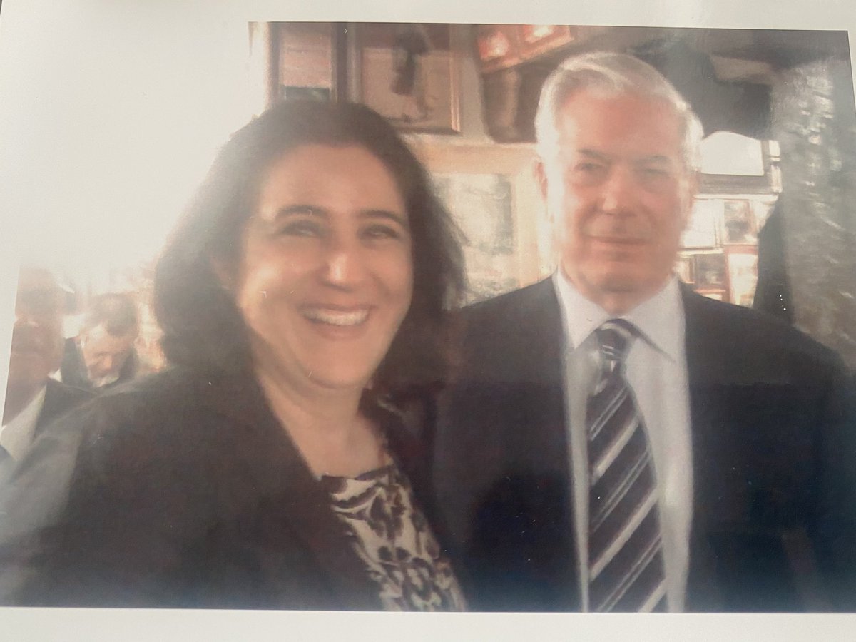 Hoy nos ha dejado nuestro admirado escritor y Nobel de Literatura Mario Vargas Llosa. Ha sido un brillantísimo escritor y un intelectual generoso, valiente y defensor de la libertad. Le conocí en 2010 cuando fue nombrado DHC por la <a href="/uclm_es/">Universidad de Castilla-La Mancha</a>. D.E.P.