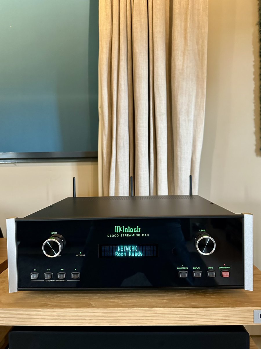 hifilounge's tweet photo. 2 newly released @mcintoshlabs products now on demo at HFL, their new streaming DAC, the DS200 and their all in one streaming integrated amplifier, the MSA5500.

Feel free to come in for a demo anytime 👍

#mcintoshlabs #hifi #amplifier #áudio #homehifi #homeaudio #audiophile https://t.co/eaSOy40684