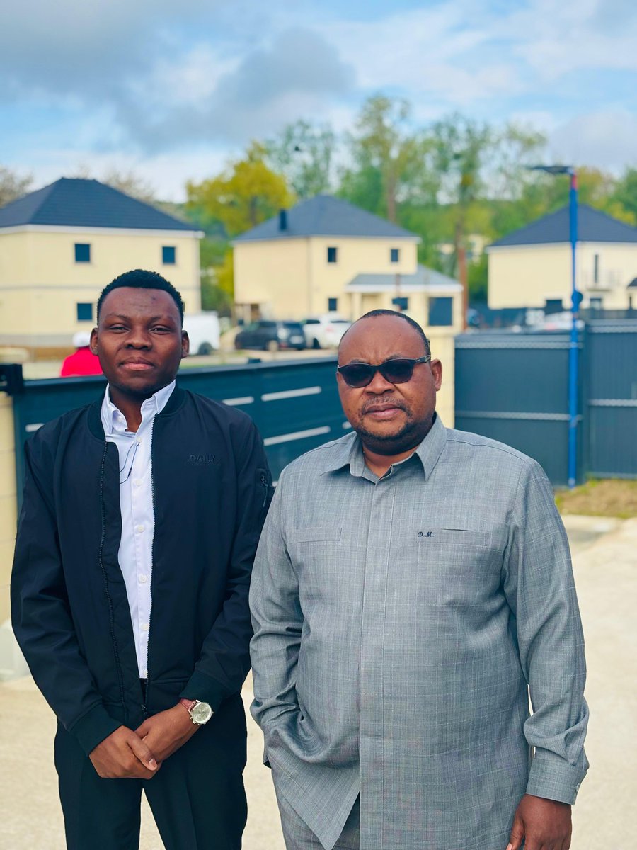 #RDC : urgent ‼️ 
Le Secrétaire Général Chef du Parti Lumumbiste Unifié, son excellence Me. DIDIER MAZENGA MUKANZU a reçu en audience le Camarade DIEUMERCI MUKANZU Coordonnateur de la Jeunesse Nationaliste du PALU dans l’espace Schengen (Diaspora ).