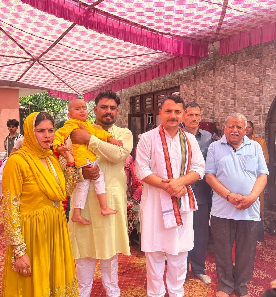 pathania_rs's tweet photo. सामाजिक कार्यक्रमों में वार्तालाप
#Majalta #Manwal #Khoon #BJP_Udhampur
#Udhampur_East https://t.co/zSxxDZSB7S