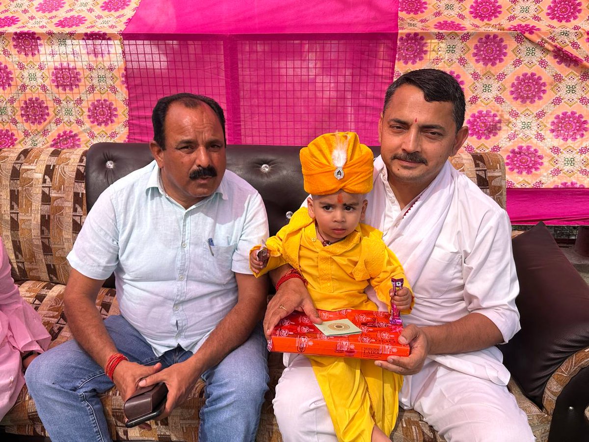 pathania_rs's tweet photo. सामाजिक कार्यक्रमों में वार्तालाप
#Majalta #Manwal #Khoon #BJP_Udhampur
#Udhampur_East https://t.co/zSxxDZSB7S