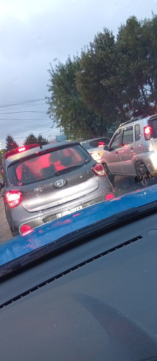 _diegoarancibia's tweet photo. Ojalá la @muni_osorno termine en los tiempos estipulados los trabajos de reposición de Héroes de la Concrpción en  #Osorno. EL TACO ES INSUFRIBLE, más de 30' y aún no puedo salir de Francke... https://t.co/6rT4kVq7NV