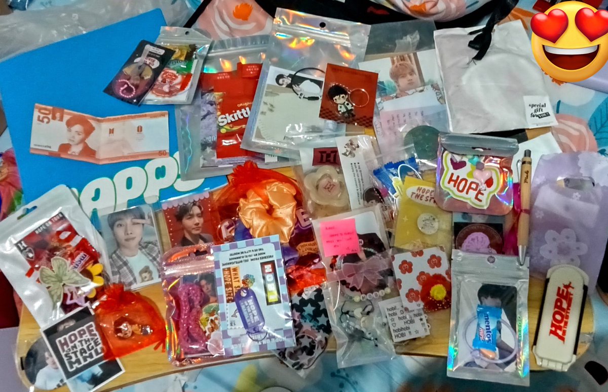 Sumakses sa freebies! Thank you po sa lahat ng naka on-the-spot trade ko, salamat din sa mga nakareceive ng mga freebies ko, for being respectful and not mobbing me 🥰
Special shout out to my friends, <a href="/heartsforgoogie/">ann ♡</a> <a href="/957eclipse/">jesy ☘︎</a> @dearwithsana <a href="/bbyksjmyg7/">jixybitsyspider ⊙⊝⊜</a> <a href="/glossified_/">_yoonieverse ✨</a> <a href="/lvsjeon/">tan⁷ ⊙⊝⊜</a> +