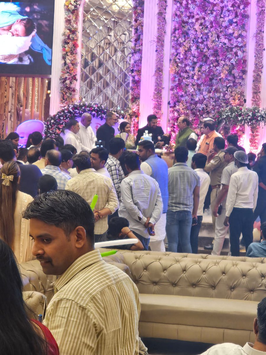 idpyadav's tweet image. मैं अपने अज़ीज़ साथी राजनारायण मंडावरा के पौत्र के कुआँ पूजन समारोह में शामिल हुआ और परिवार व बच्चे को शुभकामनाएँ दीं।
.
.
#DPYadav