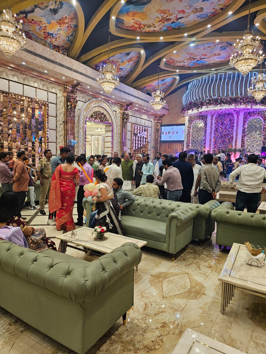 idpyadav's tweet image. मैं अपने अज़ीज़ साथी राजनारायण मंडावरा के पौत्र के कुआँ पूजन समारोह में शामिल हुआ और परिवार व बच्चे को शुभकामनाएँ दीं।
.
.
#DPYadav