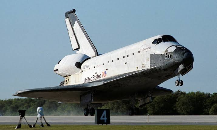 sayan_dey's tweet photo. 14 April 1981 (44 years ago): STS-1: The first operational Space Shuttle, Columbia completed its first test flight.

CC: @NASA, @NASAhistory

[3]

#ThisDayInHistory #History #OnThisDay #OTD #SpaceShuttle #Columbia #NASA #STS1 https://t.co/QRylE1IKlQ