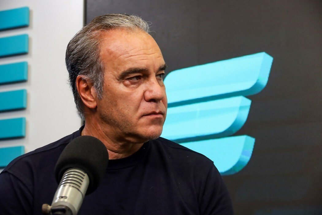 🗣 "Con Flavio tuvimos una relación profesional en estos tres meses. El vínculo era otro, pero en estos meses hubo un vínculo de trabajo, ya no es mi representante. Tengo entendido que no es más representante".

➡ Martín Lasarte en La Mañana del Fútbol <a href="/elespectadoruy/">El Espectador Deportes 🔊</a>

📻 810 AM