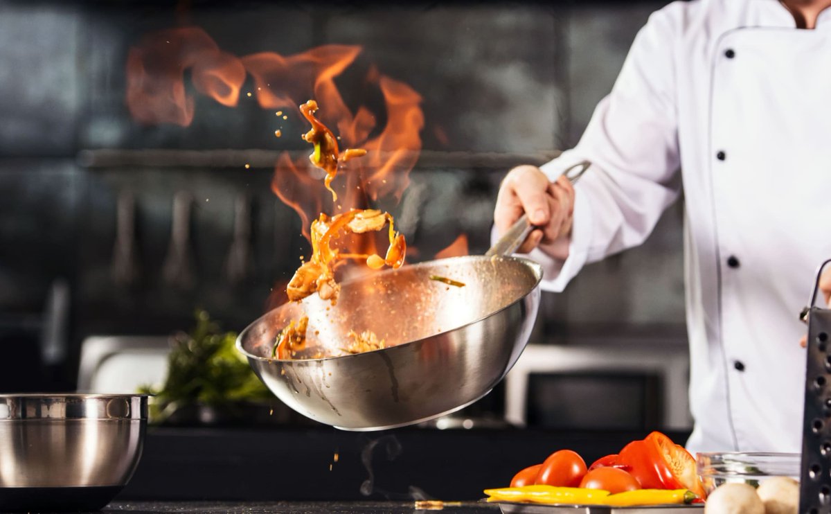 uaxuniversidad's tweet photo. 📍¿Te apasiona el mundo de la #cocina y la #hostelería? Si estás buscando una formación que te permita destacar en este sector, el Grado Superior en Técnico Superior Online en Dirección de Cocina es la opción perfecta para ti.🔪🍽️ https://t.co/oFu7YjBVjD
#TurismoEspaña #FPOnline #UniversidadAlfonsoXelSabio #HazloenUAX