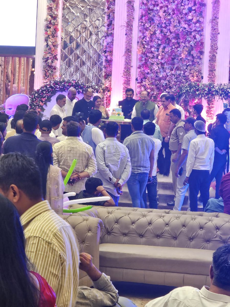 idpyadav's tweet image. मैं अपने अज़ीज़ साथी राजनारायण मंडावरा के पौत्र के कुआँ पूजन समारोह में शामिल हुआ और परिवार व बच्चे को शुभकामनाएँ दीं।
.
.
#DPYadav