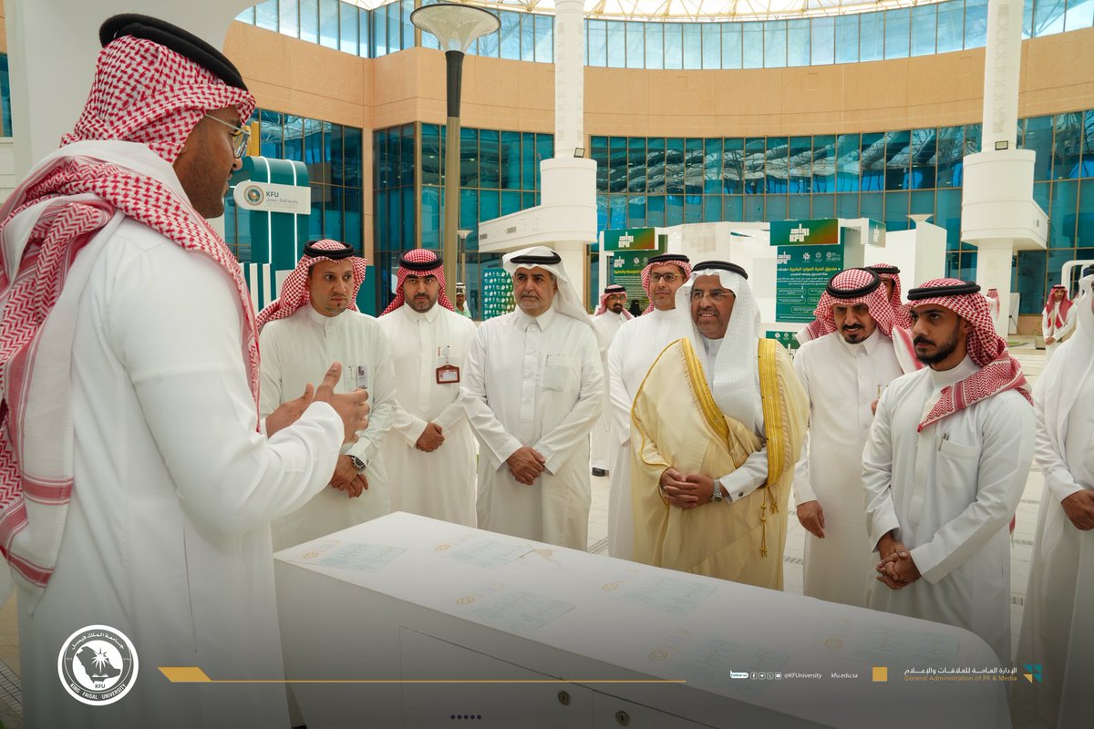 KFUniversity's tweet photo. #صور📷|

تحت رعاية سعادة رئيس #جامعة_الملك_فيصل 
سعادة وكيل الجامعة للشؤون الأكاديمية الدكتور مهنا بن عبدالله الدلامي، يفتتح معرض ومعسكر "رواد كفو" لريادة الأعمال في نسخته الأولى، بتنظيم من عمادة شؤون الطلاب بالتعاون مع كلية العلوم الطبية التطبيقية ممثلةً بالمجلس الطلابي الصحي وبالشراكة مع مركز ريادة الأعمال.
