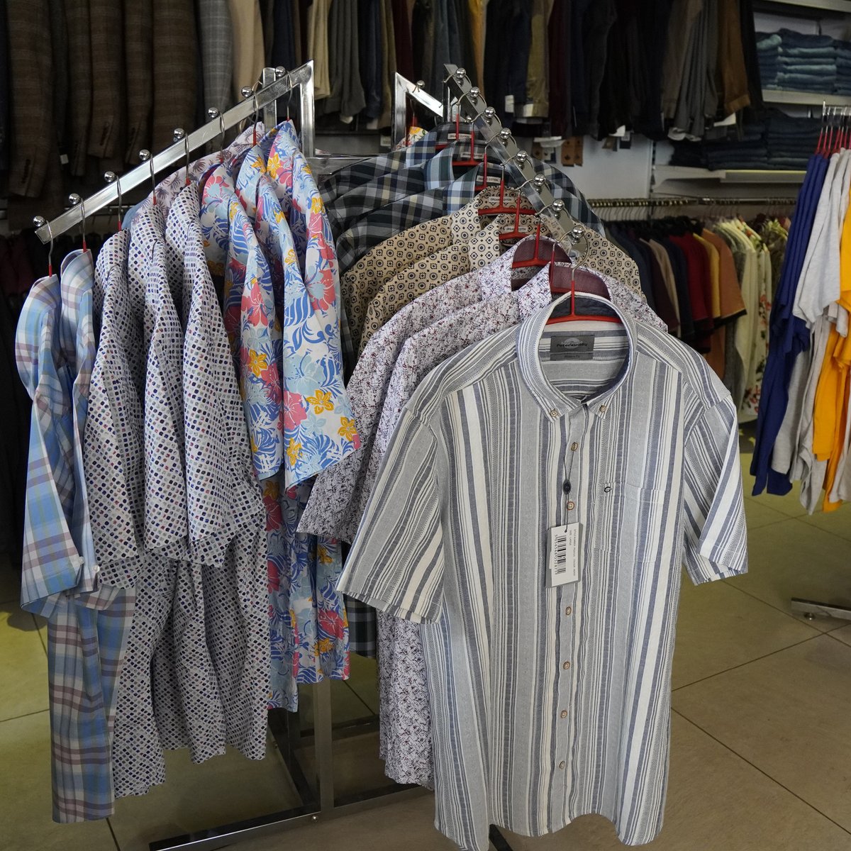PiriesPlace's tweet photo. Freshen up your wardrobe—new spring shirts have just landed at Broadbridges, Piries Place! 🌼👕 Light, stylish, and perfect for the season. Pop in and find your new favourite.

#Broadbridges #PiriesPlace #SpringStyle #Menswear #HorshamShopping #NewInSpring https://t.co/mVBH4tjjBb